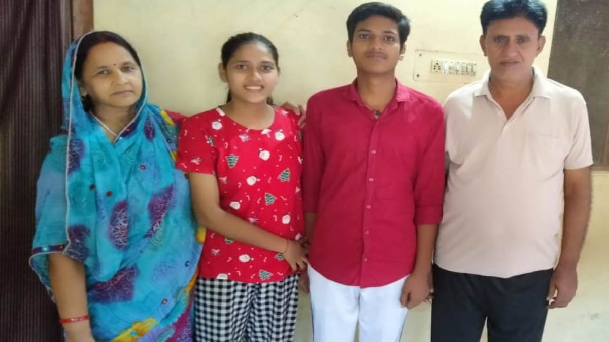 UP Board Topper गोरखपुर में भाईबहन ने क‍िया ज‍िला टाप, एक हाई स्‍कूल तो दूसरे ने इंटर में