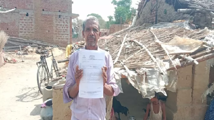 पूरे मामले की जानकारी देते भुजाली पासवान की तस्वीर।