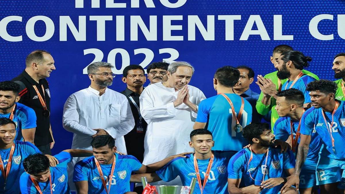 CM नवीन पटनायक ने Team India को सौंपी Intercontinental Cup ट्रॉफी