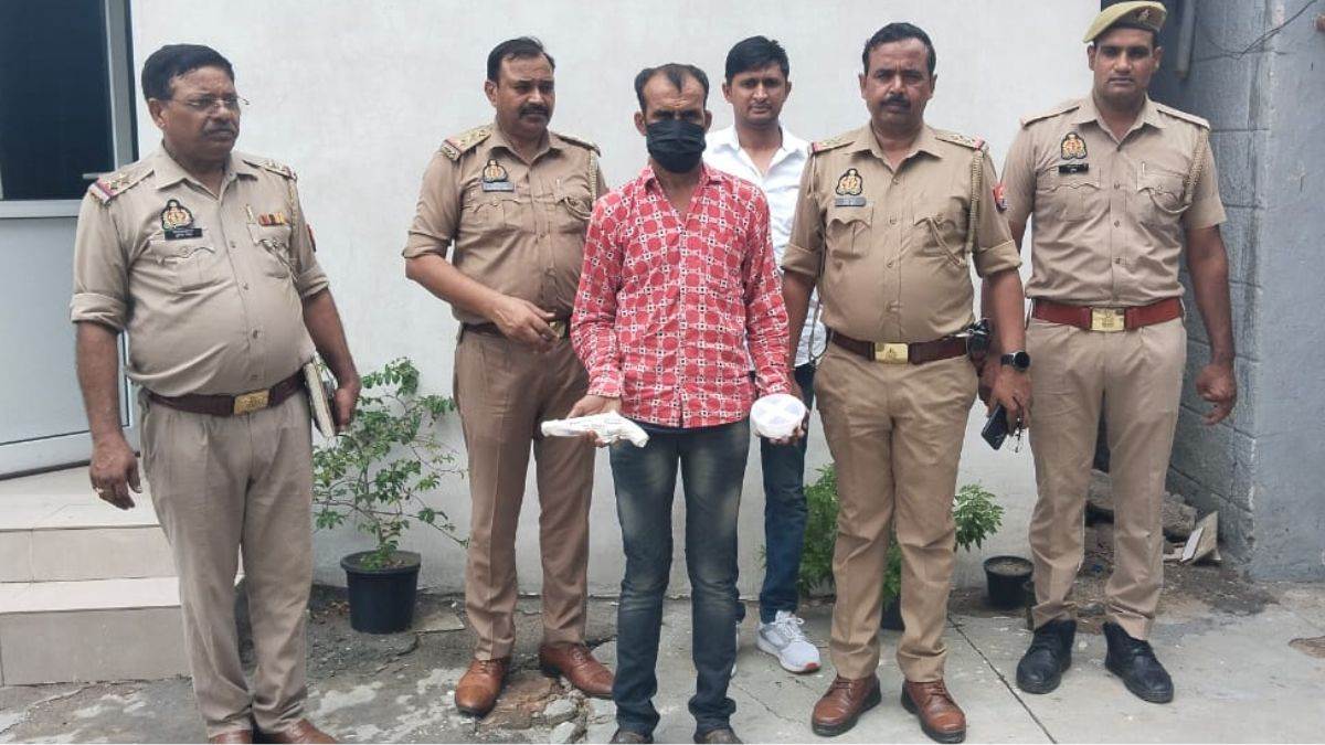ncr noida wanted accused arrested in rishipal murder case of south delhi wife murdered her husband for love affair