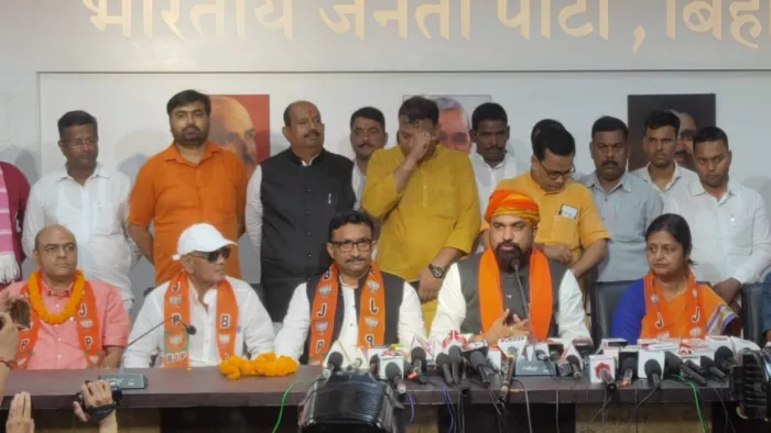 प्रदेश भाजपा कार्यालय के अटल सभागार में मिलन समारोह के बाद पत्रकारों को संबोधित करते प्रदेश अध्यक्ष सम्राट चौधरी। जागरण