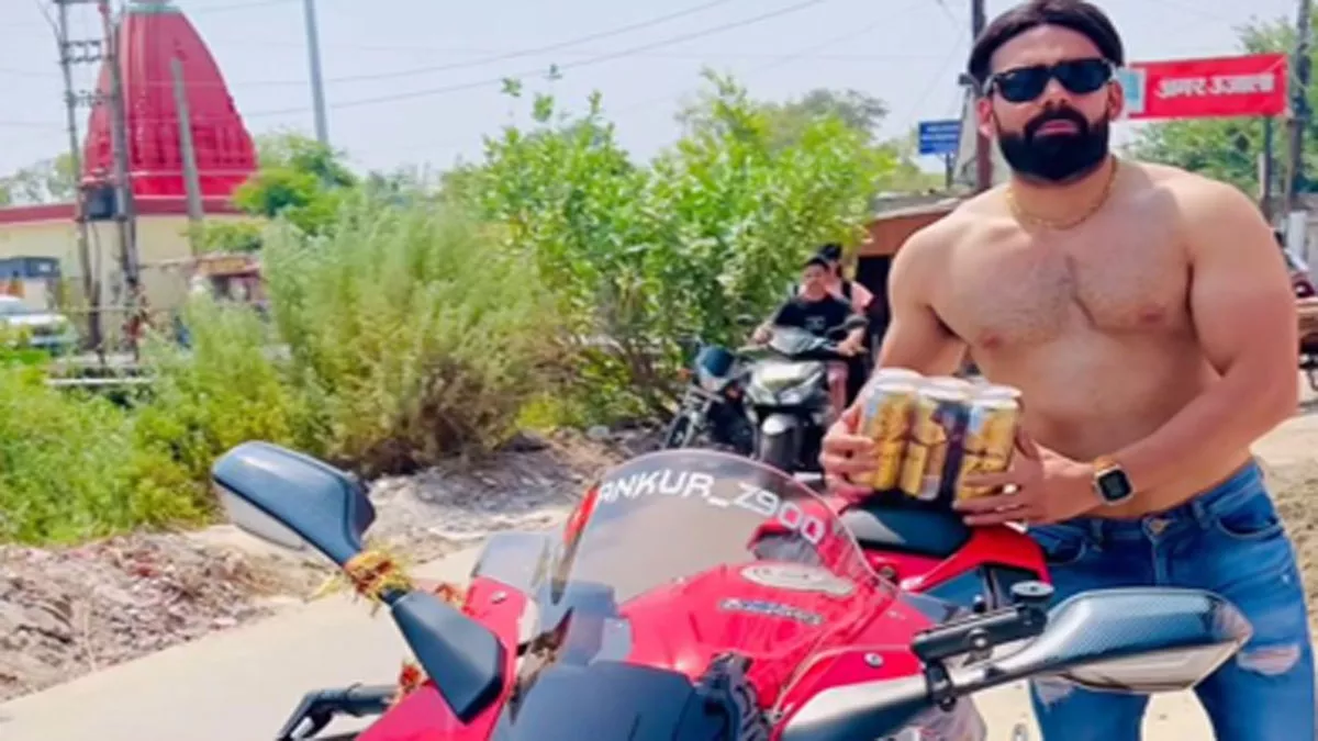 इंटरनेट मीडिया पर लाइक-कमेंट के लिए यूट्यूबर की शर्मनाक हरकत, Haridwar में बांट रहा बीयर... वीडियो वायरल