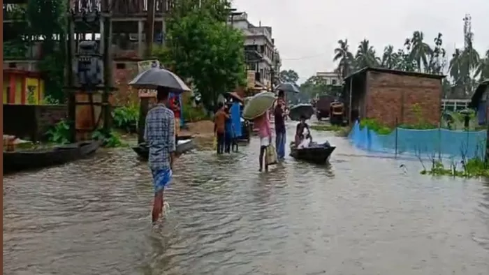 असम में बाढ़ की वजह से बिगड़ें हालात (फाइल फोटो)