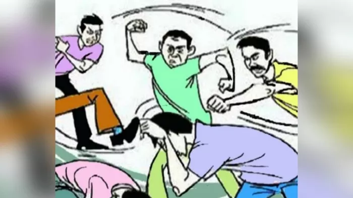 युवक को चोर समझ कर पिटाई कर दी गई। जागरण