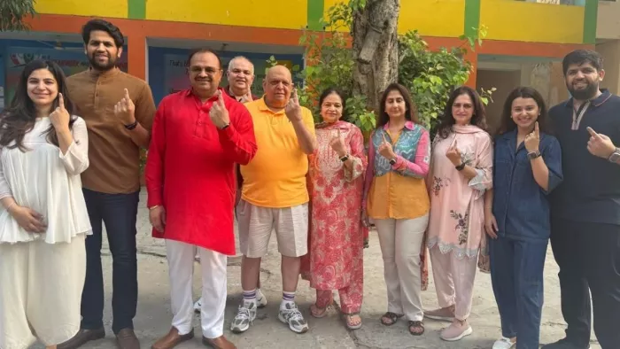 मौसम ने दिया साथ फिर भी दाेपहर के बाद आई मतदाताओं में कमी। फोटो जागरण