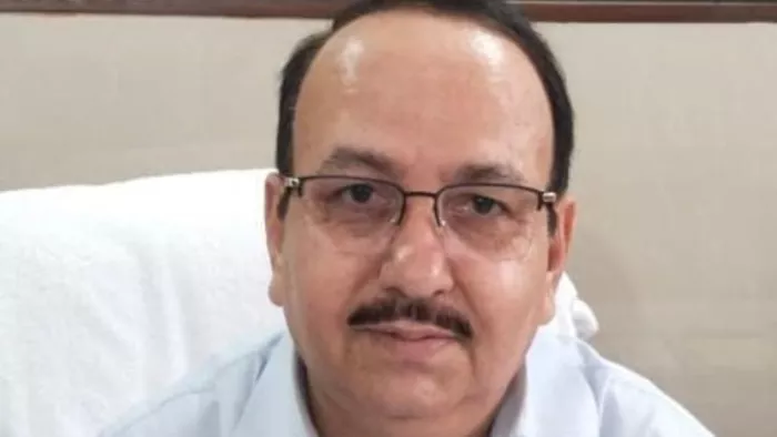 55 साल पुराना अस्पताल भवन खंडहर में तब्दील।