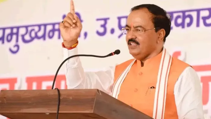 दादरी स्थित आकलपुर गांव में जनसभा को संबोधित करते उपमुख्यमंत्री केशव प्रसाद मौर्य।