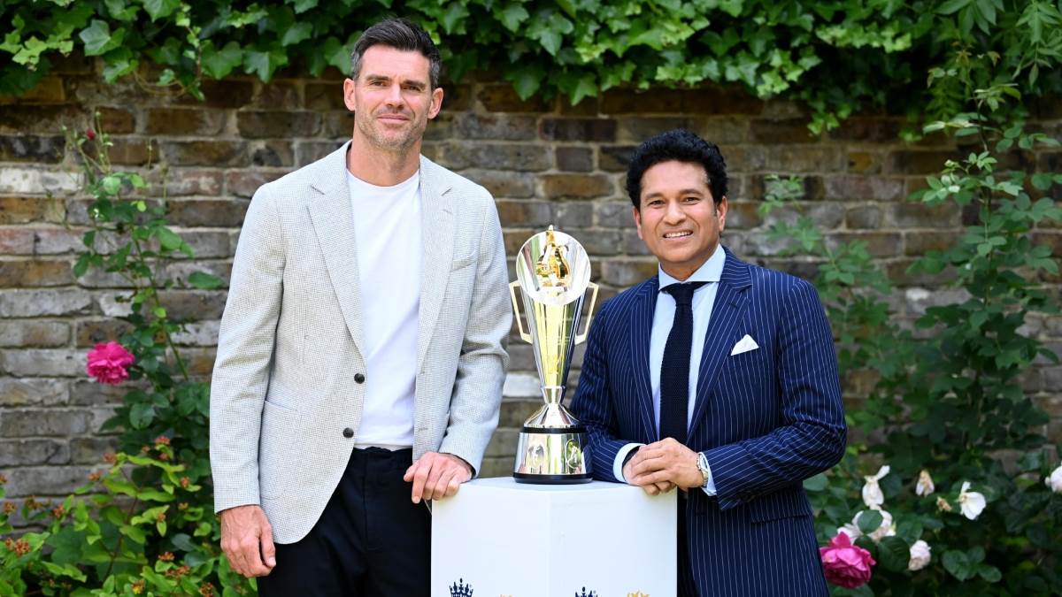 https://www.jagranimages.com/images/newimg/19062025/19_06_2025-tendulkar_anderson_trophy_23968257_18034893.jpg