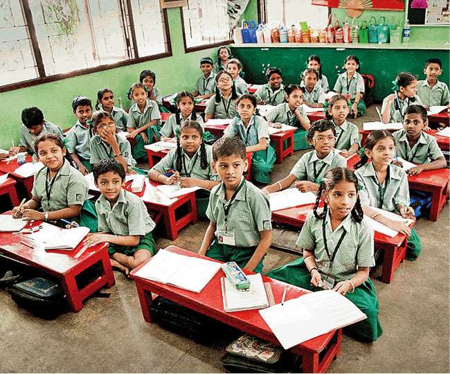 महामारी के बाद स्कूली शिक्षा व्यवस्था में पैदा हुई चुनौतियों से समग्रता से निपटने की आवश्यकता है। फाइल