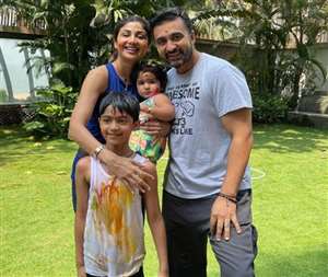 परिवार के साथ राज कुंद्रा, पोटो साभार: Instagram