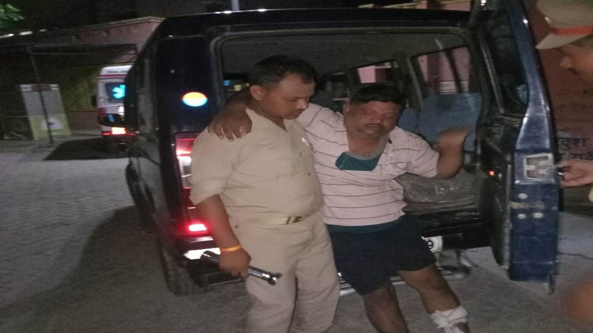 four arrested including two vicious robbers in a police encounter in hardoi had done the big incident