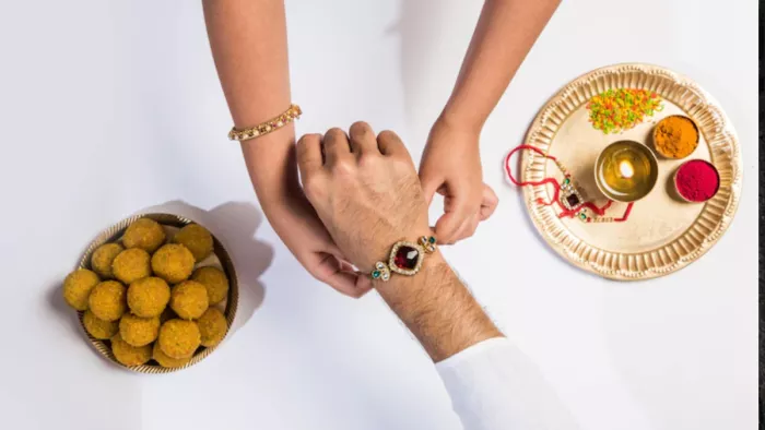 Raksha Bandhan Muhurat: रक्षाबंधन की तारीख, शुभ मुहूर्त और पूजा विधि