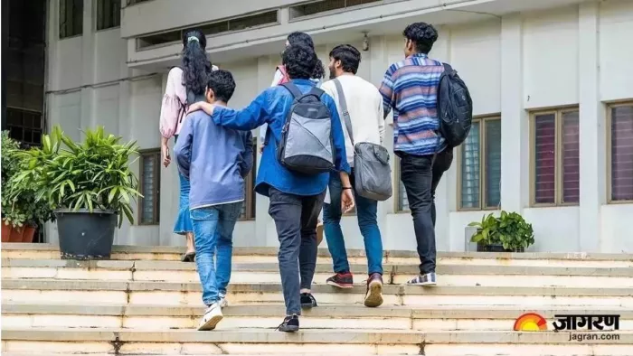 Online Attendance Scheme: बंक मारने पर अब अभिभावकों तक पहुंच जाएगी जानकारी। फाइल फोटो