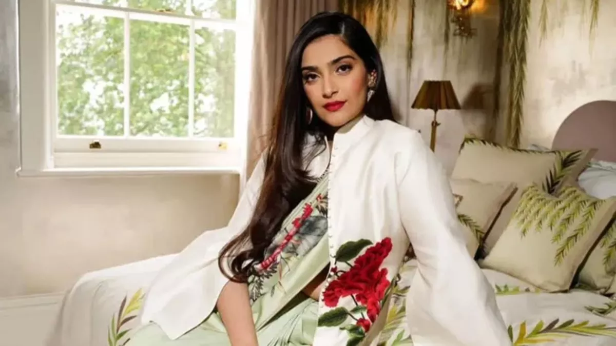 Entertainment News: डिजाइनरों से कपड़े उधार लेती थीं सोनम कपूर, बोलीं- फैशन के प्रति मेरा सच्चा प्यार है