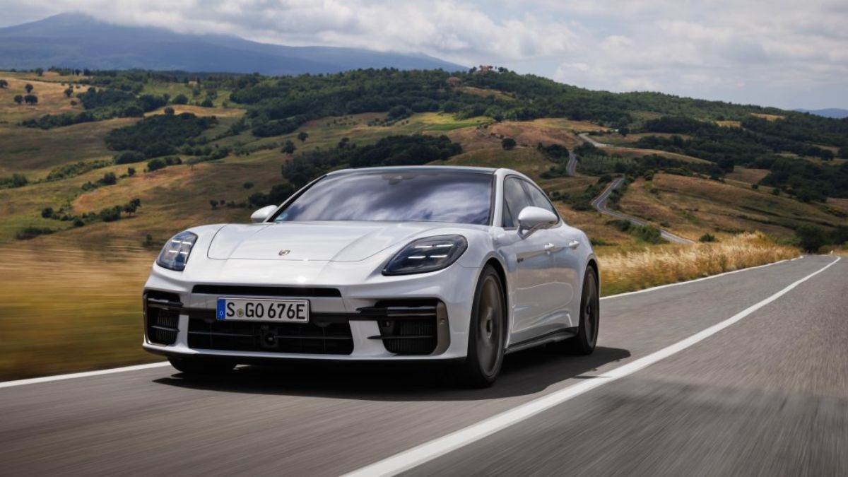https://www.jagranimages.com/images/newimg/19072024/19_07_2024-porsche_panamera_gts_23761592.jpg