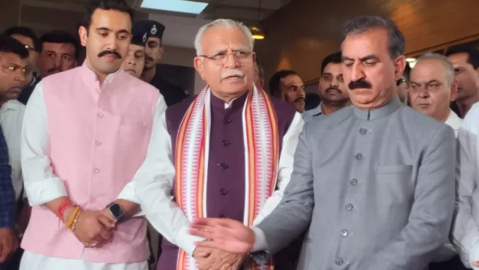 हिमाचल प्रदेश के सीएम ने चंडीगढ़ में हरियाणा के पूर्व सीएम मनोहर लाल खट्टर से मुलाकात की