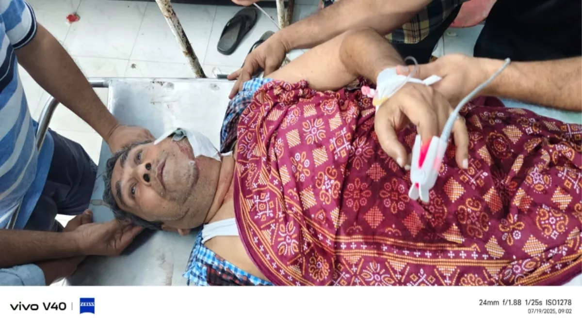 स्वास्थ्य विभाग के रिटायर्ड निदेशक डॉक्टर तपेश्वर प्रसाद को बदमाशों ने गोली मारकर किया घायल