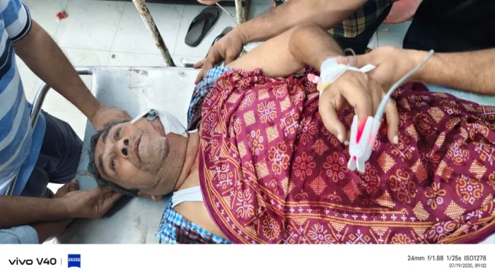 स्वास्थ्य विभाग के रिटायर्ड निदेशक डॉक्टर तपेश्वर प्रसाद को बदमाशों ने गोली मारकर किया घायल