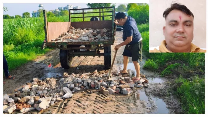 संपर्क मार्ग के गड्ढे भरते नरेंद्र सिरोही। सौ. स्वयं
