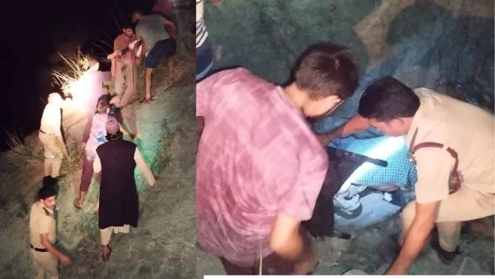 चंबा के तीसा में खाई में गिरी कार से घायलों को रेस्क्यू करते पुलिस कर्मी व स्थानीय लोग।