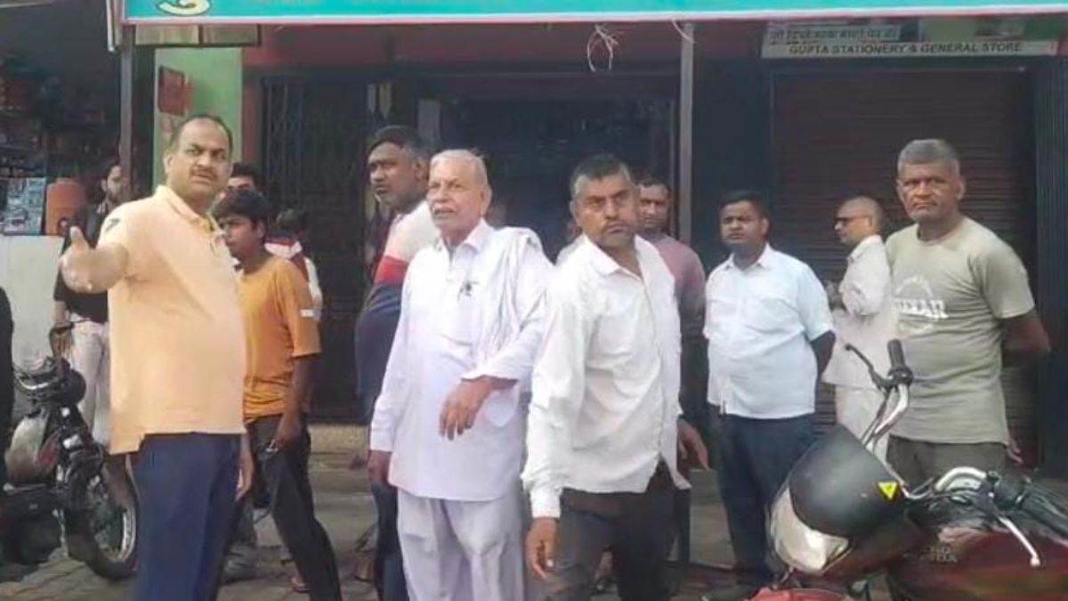 theft near police station lakhs stolen from shop in gajraula businessman angry amroha crime news