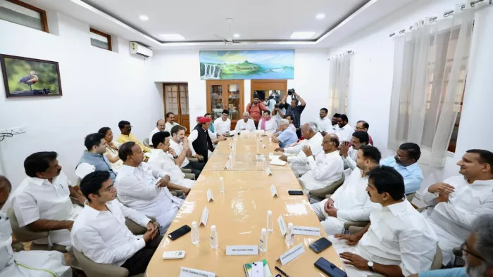 मानसून सत्र से पहले शनिवार को विपक्षी गठबंधन आइएनडीआइए में शामिल दलों ने आनलाइन बैठक हुई।(फाइल फोटो)