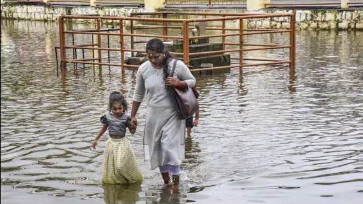 https://www.jagranimages.com/images/newimg/19072025/19_07_2025-kerala_rain_red_alert_23988910.jpg
