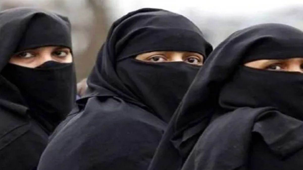 https://www.jagranimages.com/images/newimg/19072025/19_07_2025-muslim_woman_demo_23988306.jpg