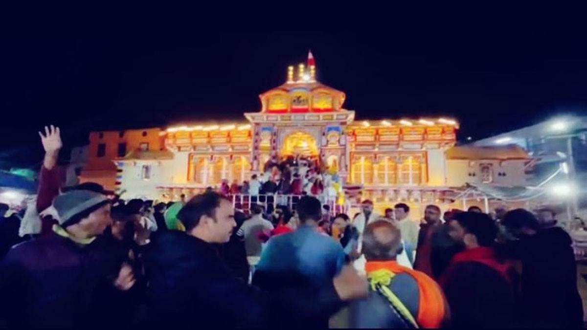 Krishna Janmashtami 2022 पर कृष्णमय हुआ बदरीनाथ, वीडियो में देखें ढोल-दमाऊ पर धाम में कैसे झूमे भक्‍त - Krishna Janmashtami 2022 In Badrinath Dham