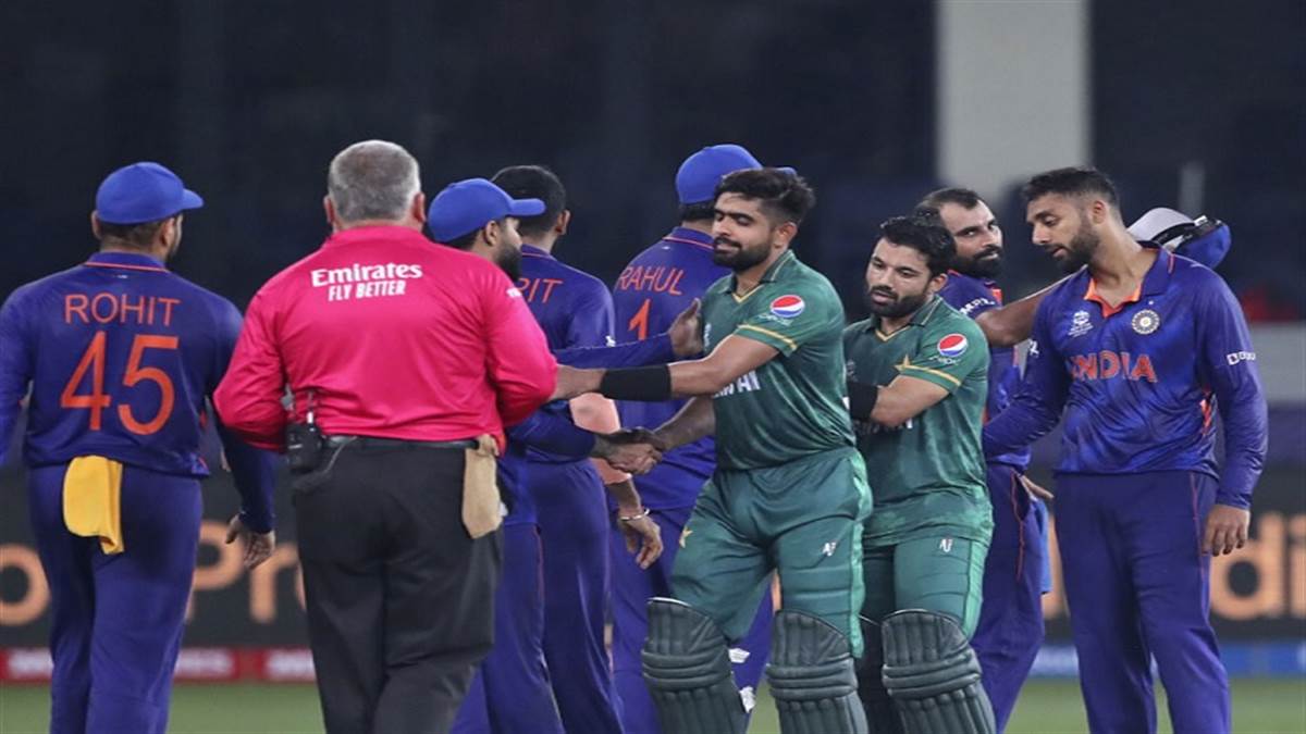 भारत और पाकिस्तान के क्रिकेटर (एपी फोटो)