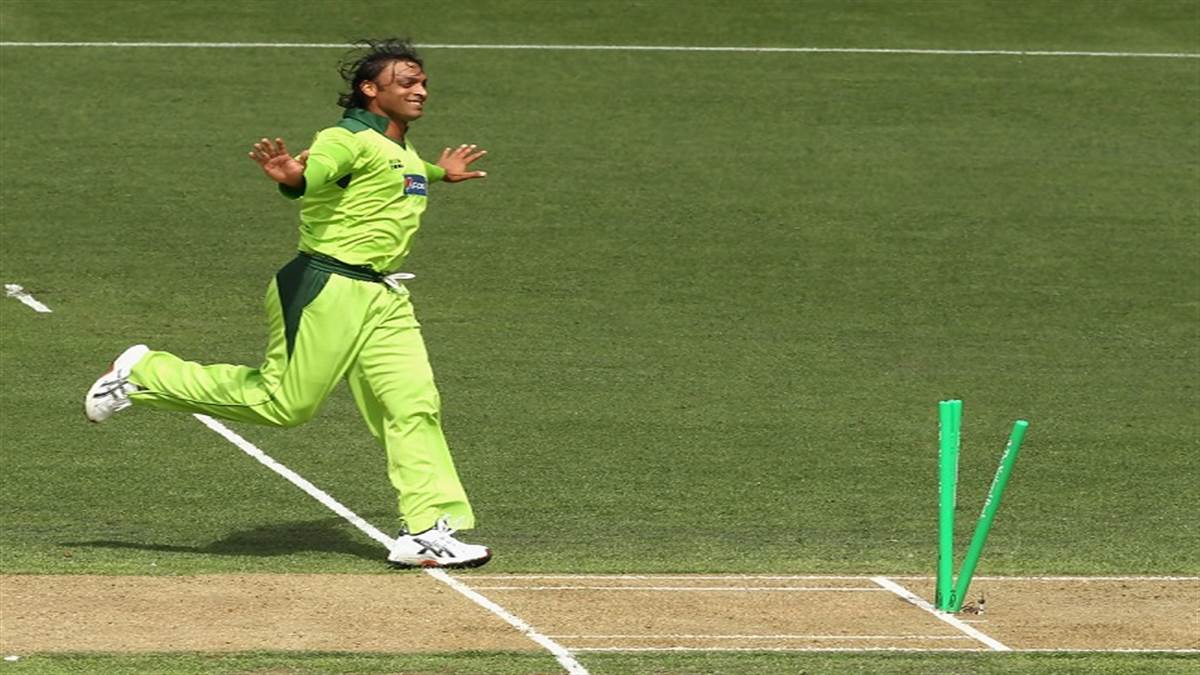 पाकिस्तान क्रिकेट टीम के पूर्व तेज गेंदबाज शोएब अख्तर (एपी फोटो)