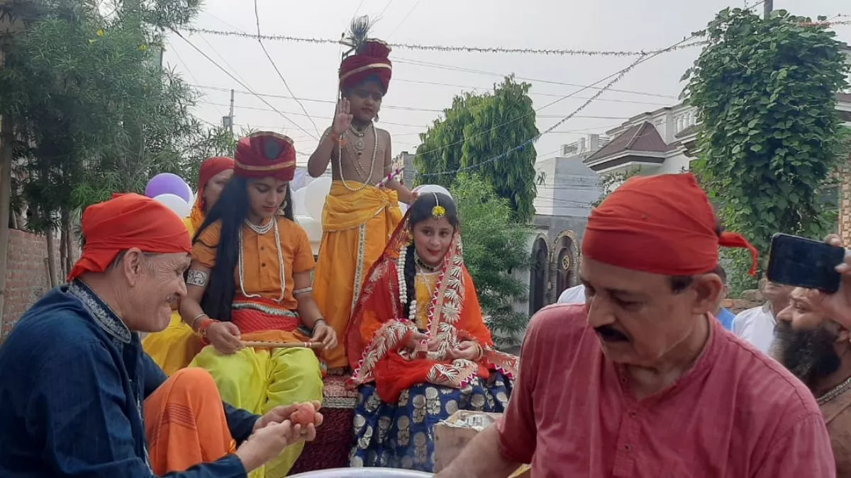 Janmashtmi 2022 : जन्माष्टमी पर जगजननी मंदिर से जानीपुर चौक तक निकली शोभा यात्रा, मंदिरों में चल रहा धार्मिक आयोजन