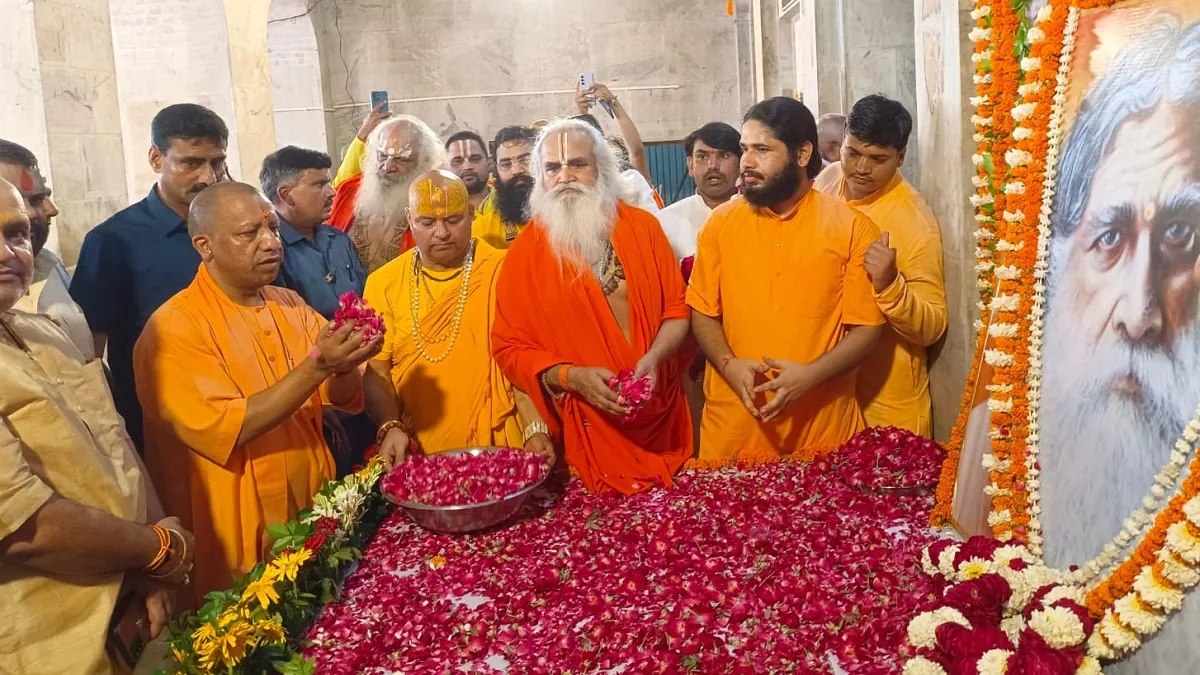 UP Live Breaking News Update: मुख्यमंत्री योगी आदित्यनाथ ने क‍िये रामलला के दर्शन, आरती उतार राम मंद‍िर का क‍िया न‍िरीक्षण