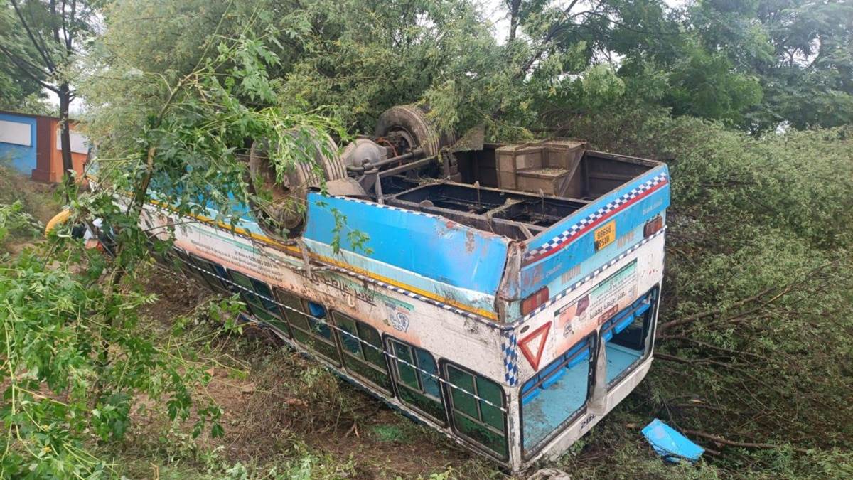 https://www.jagranimages.com/images/newimg/19082023/19_08_2023-jind_bus_accident_23505956_163552784.jpg