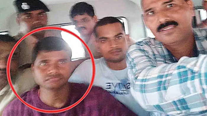 विजिलेंस टीम की गिरफ्त में कुढ़नी सीओ लाल घेरे में