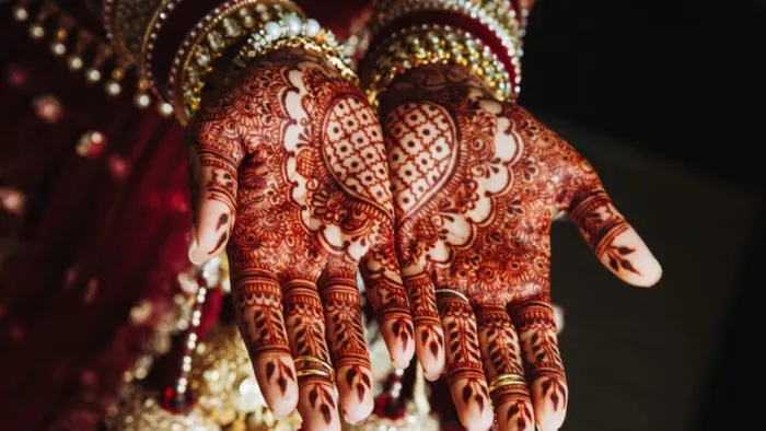 Hariyali Teej 2023: मेहंदी लगाने जा रही हैं, तो रखें इन बातों का ध्यान