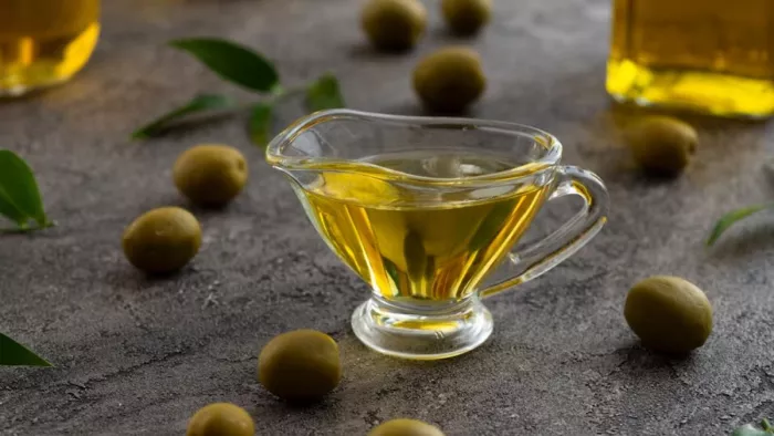 Olive Oil Benefits: पाचन स्वस्थ रखने से लेकर वजन घटाने तक, जानें ऑलिव ऑयल के अन्य फायदे