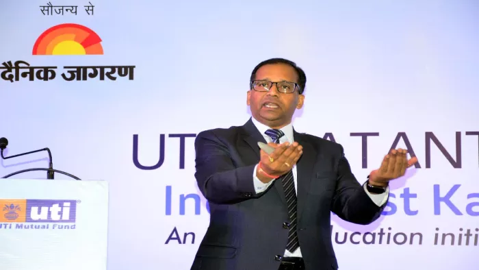 आर्थिक विशेषज्ञ नीरज कुमार वर्मा ने म्यूचुअल फंड के बारे में महत्वपूर्ण जानकारी साझा की।