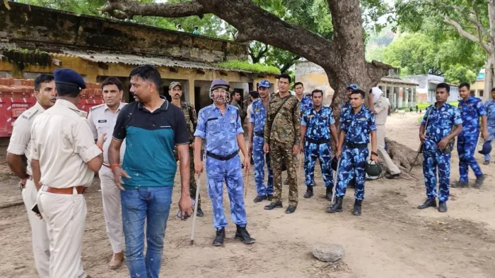 Bihar: गया में बालू तस्करों ने किया पुलिस पर हमला, पथराव में थानाध्यक्ष समेत दो जवान घायल