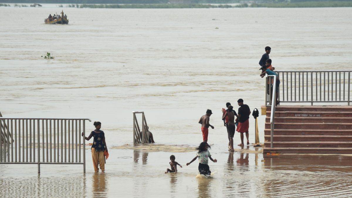 bihar flood ganga river water level in bihar decrease gandak river water level increase bagmati crosses red mark