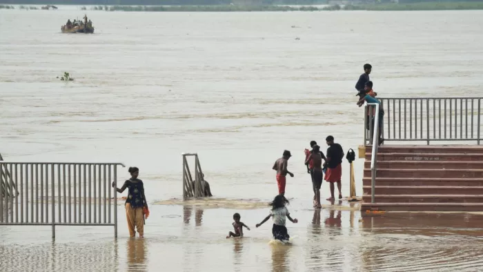 गंगा नदी के जलस्तर में लगातार आ रही कमी। (फाइल फोटो)