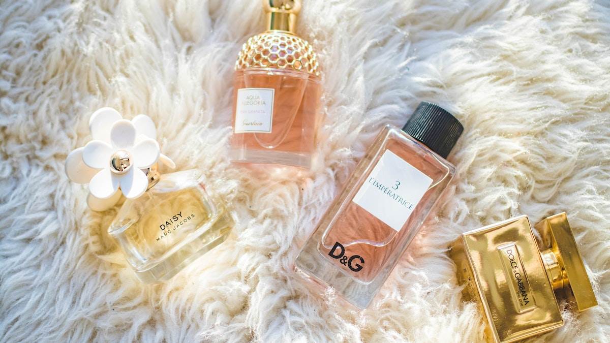 https://www.jagranimages.com/images/newimg/19082024/19_08_2024-luxuryperfumesforwomen_23779551.jpg