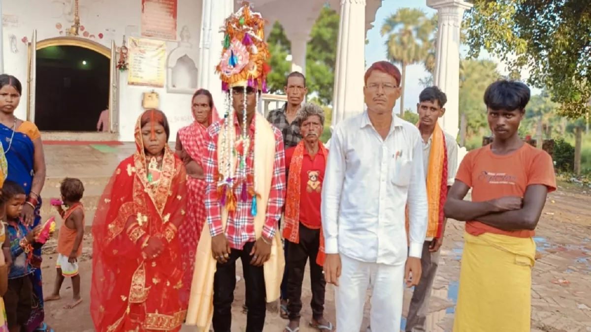 ईंट-भट्ठे पर हुआ प्यार और मंदिर में रचाई शादी, लड़की-लड़के ने सात फेरों से पहले निपटाया सबसे जरूरी काम