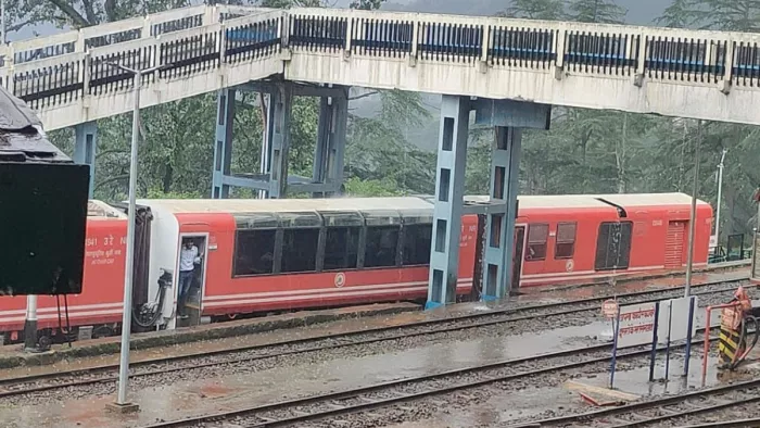 नई विस्टाडोम ट्रेन में सफर करेंगे यात्री