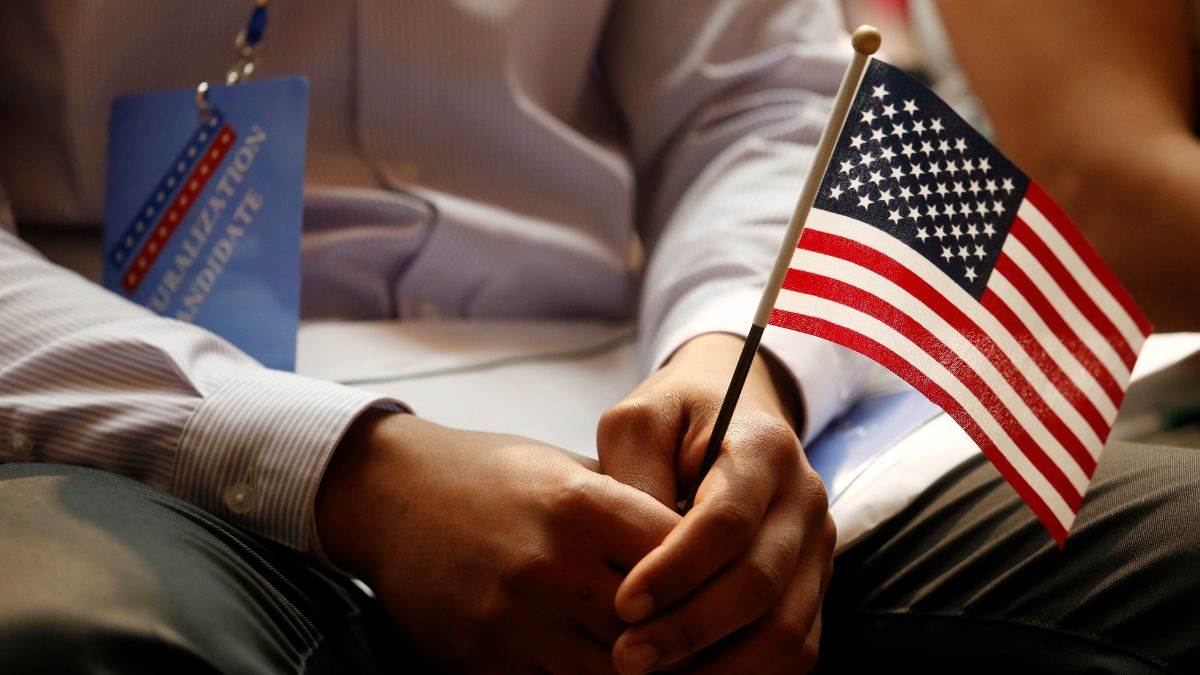https://www.jagranimages.com/images/newimg/19082025/19_08_2025-america_visa_suspend_24017398.jpg