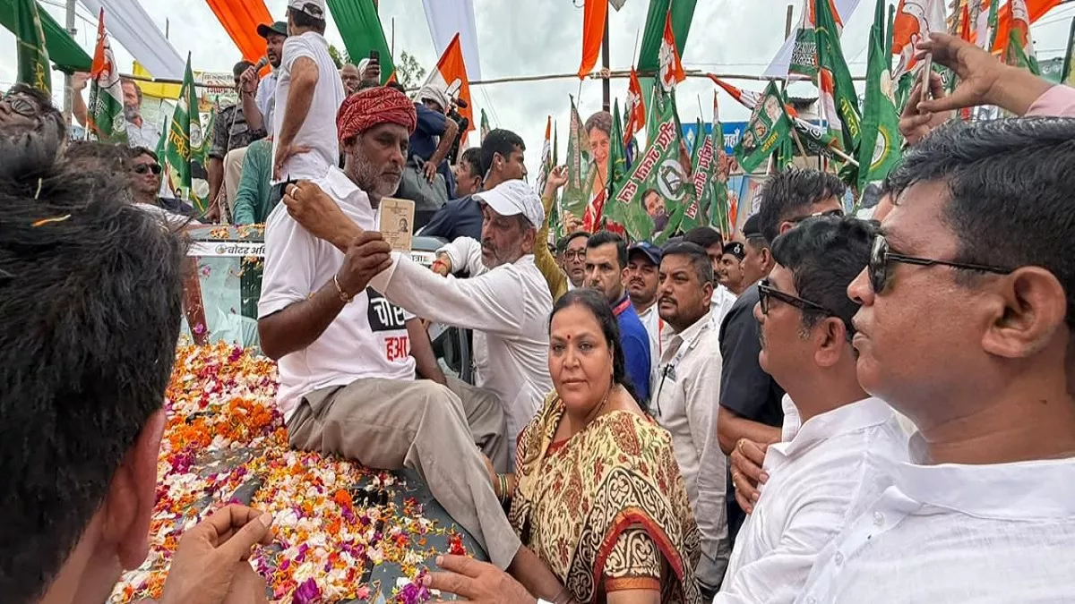 Jharkhand Politics: कांग्रेसियों का जत्था पहुंचा बिहार, राहुल गांधी की वोट अधिकार यात्रा में हुए शामिल, मंत्री - विधायक भी हैं साथ