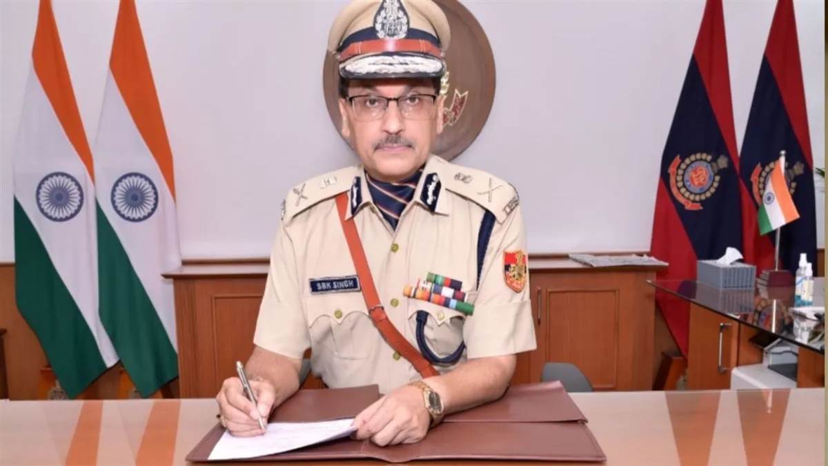 https://www.jagranimages.com/images/newimg/19082025/19_08_2025-delhi_police_47_24017470.jpg