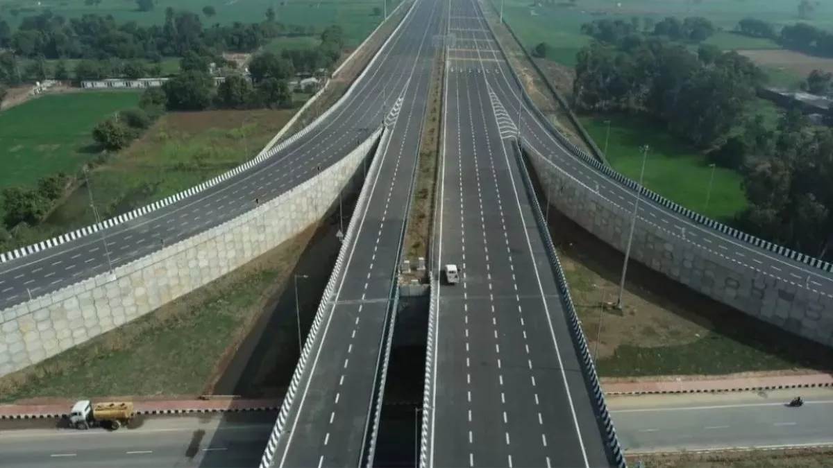 https://www.jagranimages.com/images/newimg/19082025/19_08_2025-expressway_24018231.jpg