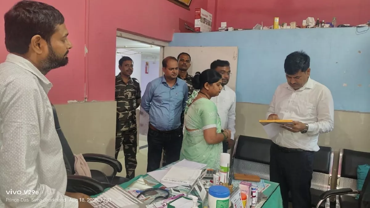 Homeopathy Doctor  कर रही थीं बच्चेदानी का आपरेशन, एसडीएम के औचक निरीक्षण में हुआ खुलासा