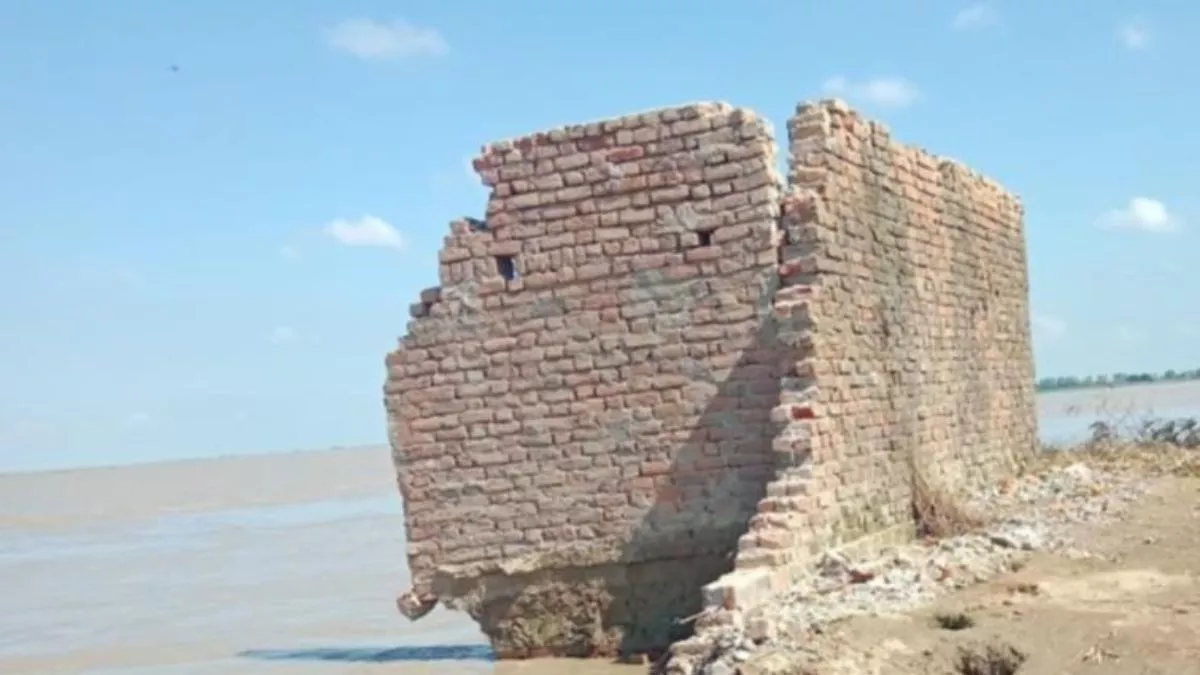 Bahraich News: बहराइच में बढ़ा घाघरा का जलस्तर, कटान की जद में जानकीनगर गांव; ग्रामीण परेशान
